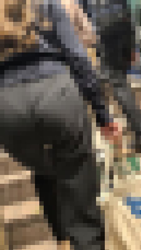【599】光沢感がたまらないパンツOLさんのど迫力階段登りに超クローズアップ！　サンプル画像2
