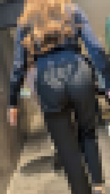 【599】光沢感がたまらないパンツOLさんのど迫力階段登りに超クローズアップ！　サンプル画像3