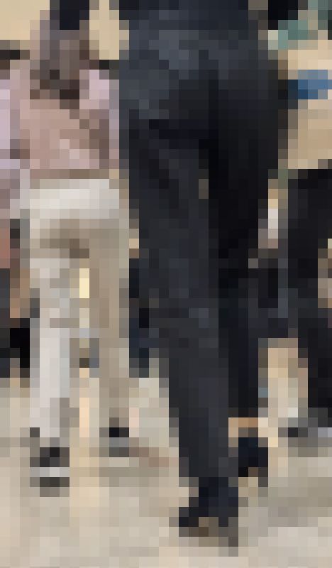 【599】光沢感がたまらないパンツOLさんのど迫力階段登りに超クローズアップ！　サンプル画像4
