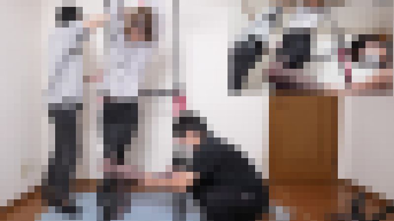 半狂乱になりながら「もうどうにでもして〜」って感じでオジサン達に弄ばれる女子さん（完全オリジナル）　サンプル画像2