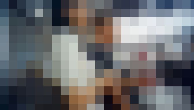 清楚なのに超エロい美巨乳をイヤらしく突き出しながら待ち合わせする美人お姉さんなど サンプル画像1