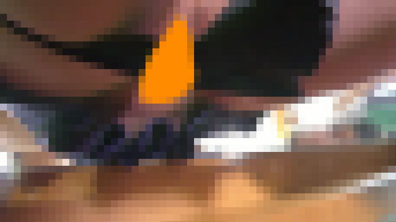 [会員制マル秘イベントお宝映像シリーズ50-4]パンツ半脱ぎ状態でたこ焼きを焼いてくれる美女を密着撮影　サンプル画像4