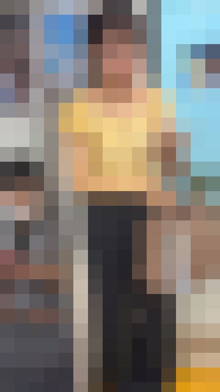 【推定B~Cカップ15】ブラ紐見え!?大人っぽさの中にほんのり可愛さが混ざるOLのお乳の膨らみ撮影! サンプル画像