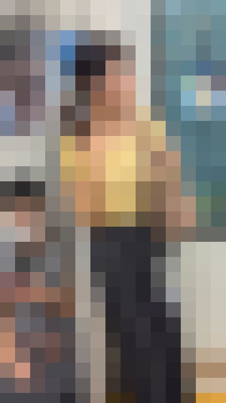 【推定B~Cカップ15】ブラ紐見え!?大人っぽさの中にほんのり可愛さが混ざるOLのお乳の膨らみ撮影! サンプル画像2