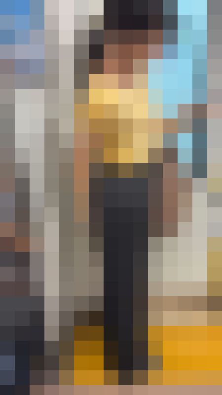 【推定B~Cカップ15】ブラ紐見え!?大人っぽさの中にほんのり可愛さが混ざるOLのお乳の膨らみ撮影! サンプル画像3