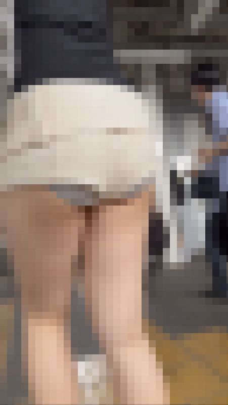 011 ショートパンツからパンティがハミ出しすぎちゃっているお姉さん サンプル画像6