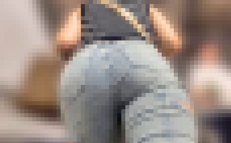 【再販】超Sクラスのパッツン美尻を下から堪能！尻肉を階段で突き出して食い込むパンティラインで♂を挑発!　サンプル画像1