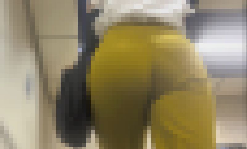 【再販】極上の下品な美巨尻を下から堪能!ケツをムニュらせながら食い込むパンティと浮き出るクロッチで男を挑発! サンプル画像2