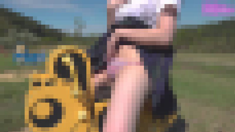 ミニスカ制服でちょっとHな公園遊び（2）こっそりパンツ見せつけ、マ●コ見せつけ　サンプル画像5