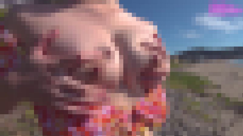 海水浴場でおっぱい露出して興奮する巨乳ビキニちゃん　サンプル画像3