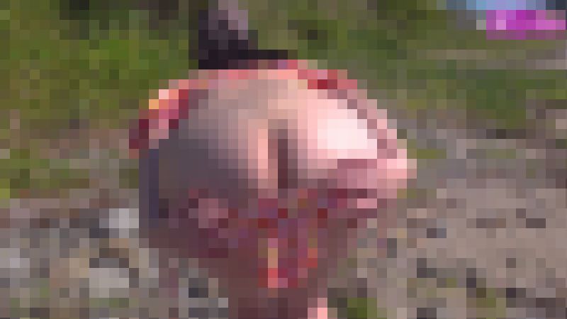 海水浴場でおっぱい露出して興奮する巨乳ビキニちゃん　サンプル画像4