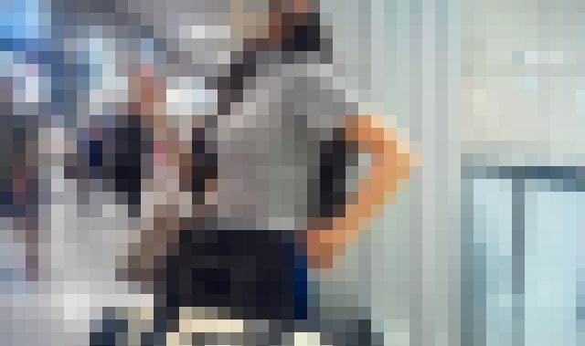 超絶クビレ美巨乳美人お姉さんが胸元強調させて待ち合わせなど　サンプル画像2