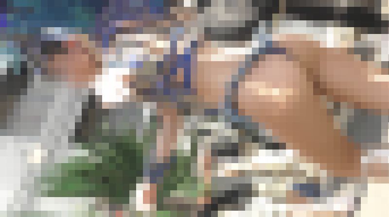 【フェチ動画真】超至近距離接写美尻も!ラグジュアリーに煌めく太もも&美ヒップ最高のコバルトブルーの美女ダンサー サンプル画像